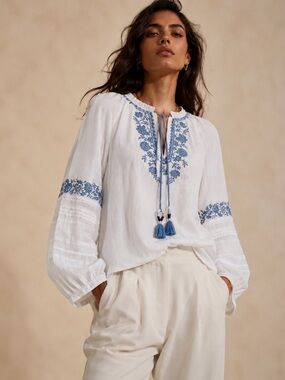 BCBGMaxAzria White Peasant Blouse with Blue Embroidery Size S Cotton Boho Summer